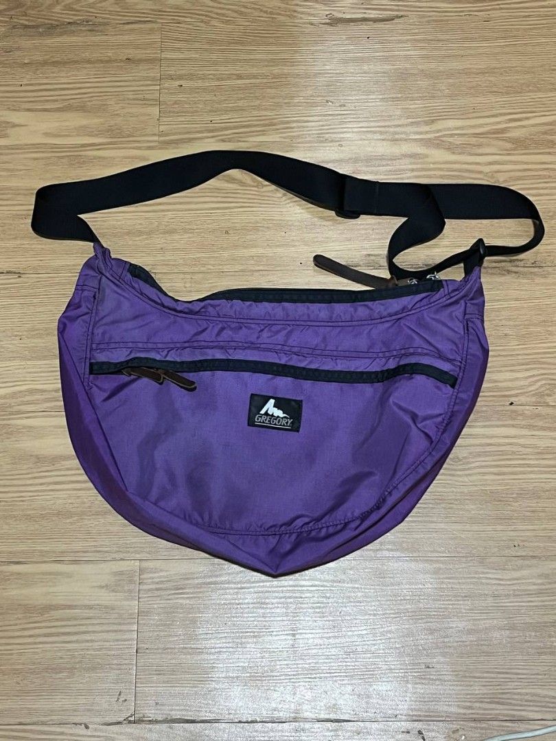 GREGORY SLING BAG (Category: Sling Bags) located in Taguig. Submitted by yyysl_owayyy (Listing ID 1390570923, Image 1). Description: good condition need wash negotiable +sf dm.