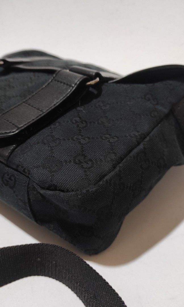 Gucci Mens messenger bag (medium size) (Category: Luxury Bags & Wallets) located in Manila. Submitted by luxxxxxxxx.x (Listing ID 1390540571, Image 3). Description: excellent condition what you see is what you get guaranteed authentic pasay city location.