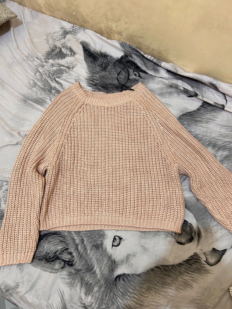 H&M crochet sweatshirt xs-s (Category: Others Tops) located in Manila. Submitted by reendeclutter_ (Listing ID 1390597309, Image 1). Description: .
