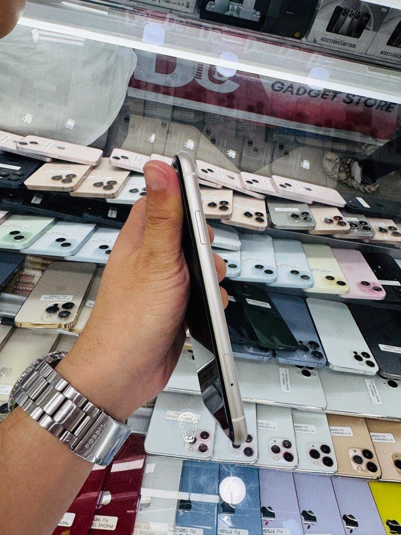iPhone 11 64GB Openline 97% Battery Health (Category: iPhone 11 Series) located in San Juan City. Submitted by Khalidmgdla08 (Listing ID 1390444848, Image 3). Description: FOR SALE | TRADE/SWAP Price: 11,999 On hand: iPhone 11✔️ 64GB ✔️ OPENLINE ✔️ 97% Batt health ✔️ 100% Original ✔️ 99% Makinis ✔️ 99% Smooth ✔️ NOT REFURB ✔️ NO HIDDEN ISSUES ✔️ NEVER BEEN REPAIRED ✔️ TEST TO SAWA✔️ FREE 3-UTOOLS ✔️ ANY MODEL OF IPHONE AND SAMSUNG ARE AVAILABLE! 