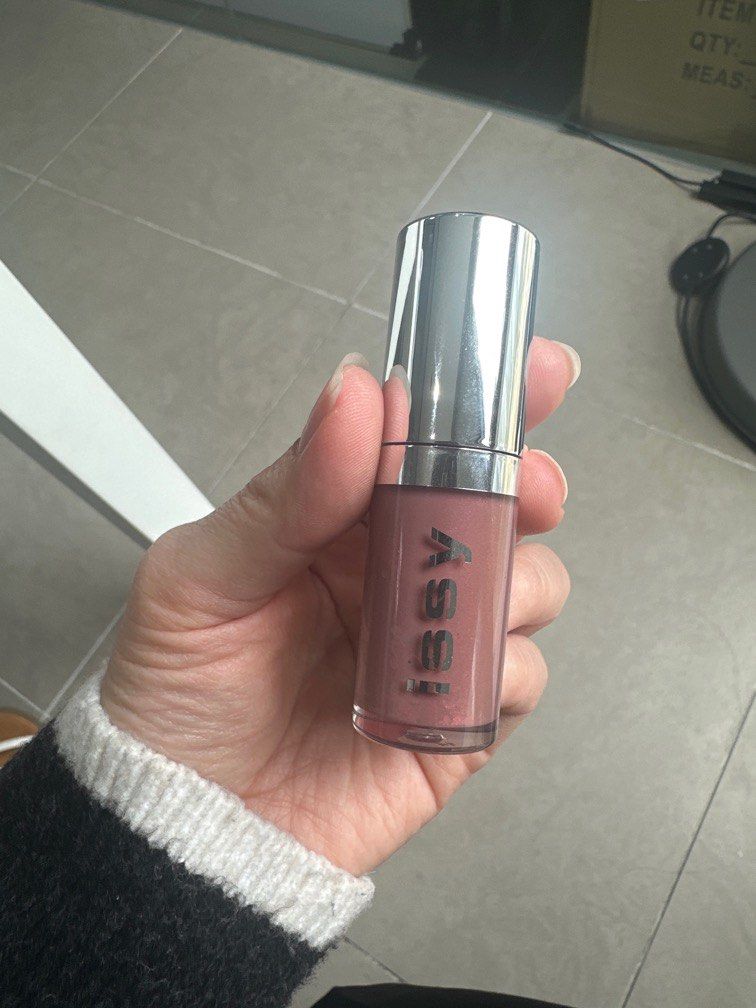 Issy Hydragloss Cowgirl (Category: Makeup) located in Quezon City. Submitted by patbrandeditems (Listing ID 1390445924, Image 2). Description: .