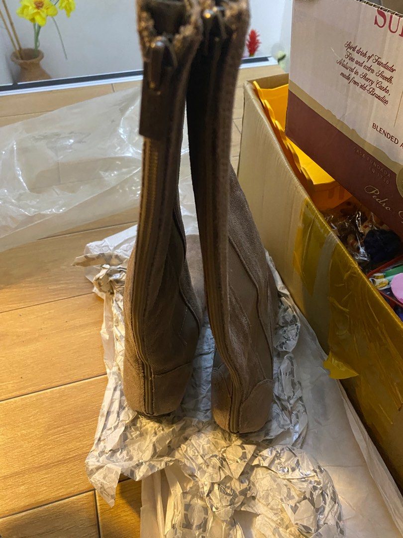 Kenneth Cole Reaction Suede Knee-High Boots – Size 6.5 (US) / 37 (EU) (Category: Boots) located in Cavite. Submitted by toy_trinkets (Listing ID 1390522772, Image 2). Description: Negotiable price Brand: Kenneth Cole Reaction Material: Leather upper (suede), textile lining, man-made sole Color: Taupe/Brown (neutral shade) Size: US 6.5 / EU 37 / UK 4.5 / MEX 4 Condition: Brand new without box, Side zipper for easy wear, flat sole for comfort.