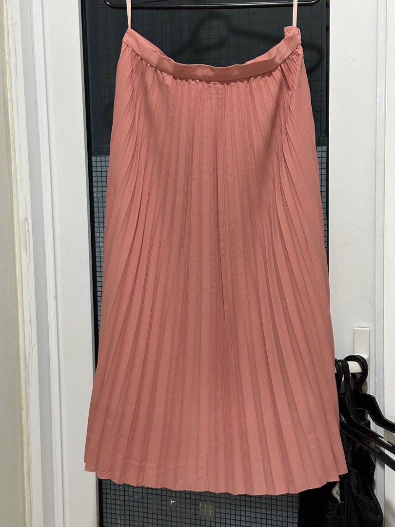 Marks & Spencer pleated skirt - pink (Category: Skirts) located in Makati City. Submitted by _daniellego (Listing ID 1390547369, Image 1). Description: Only washed. Please refer to measurements on the photos. 🌟 PLEASE READ 🌟 ❌ NO WHEN WORN ❌ NO HAGGLING ❌ NO RETURNS ✅ FINAL SALE PRICE POSTED (plus SF by buyer) ✅ DETAILS IN THE DESCRIPTION NOT ALL ITEMS ON HAND ✅ Shipping days: Mon-Thurs ✅ Order must be confirmed and paid by Sunday morning for M