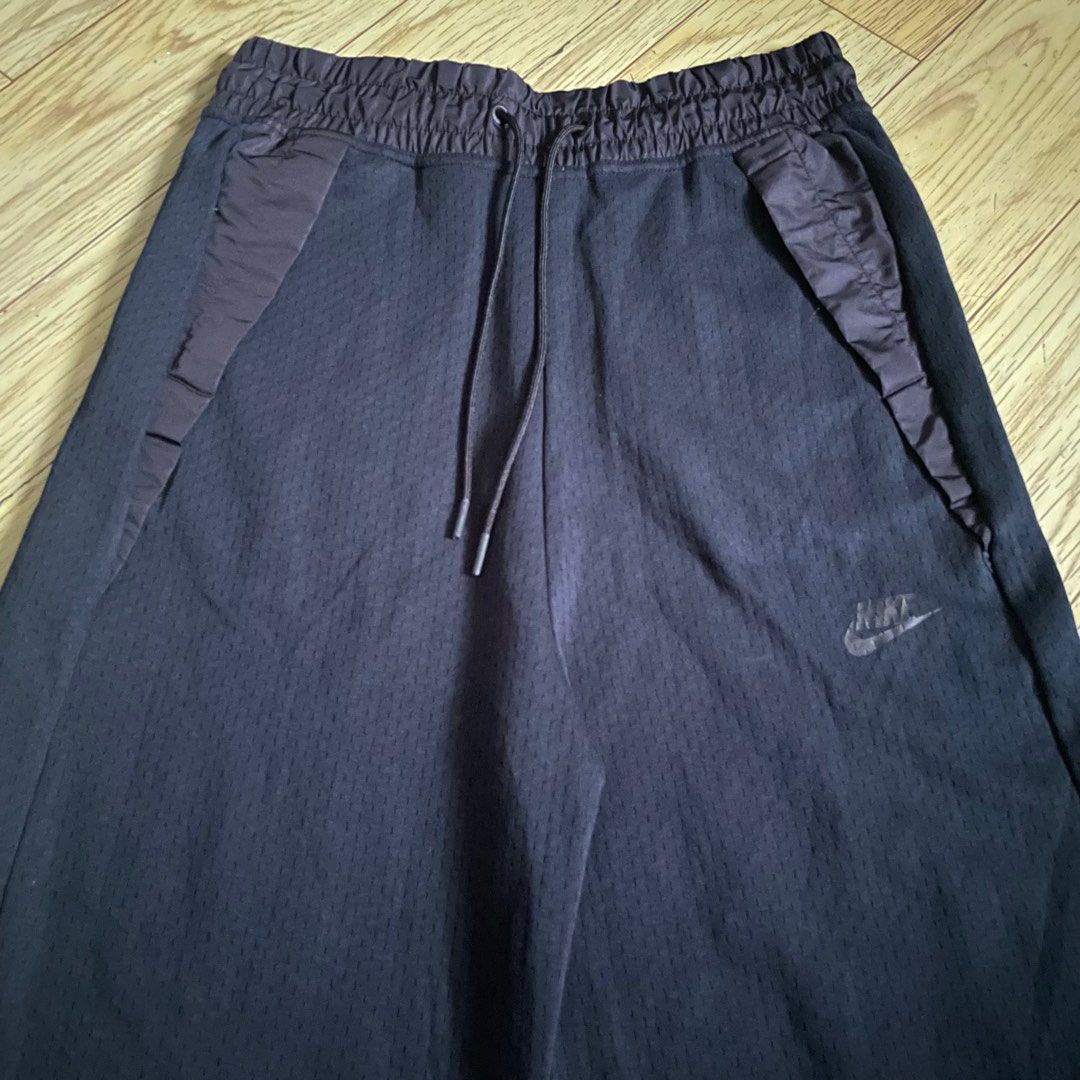 Nike Womens Baggy Pants (Category: Other Bottoms) located in Bulacan. Submitted by ridersthrift_ph (Listing ID 1390488472, Image 3). Description: Nike Womens Baggy Pant Medium Excellent Check flicks for details 450php + SF (payment first basis) Bulacan 📍.