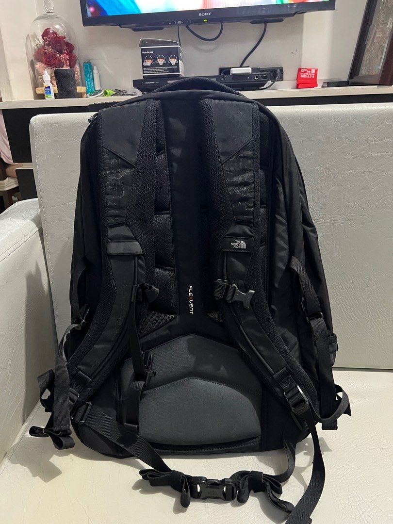 NORTHFACE ROUTER (Category: Backpacks) located in Santa Maria. Submitted by jeshtine (Listing ID 1390518355, Image 2). Description: .