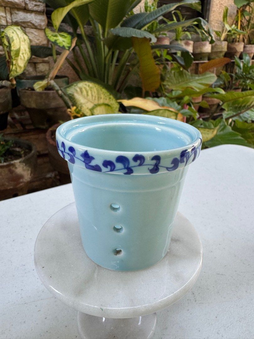 One piece blue porcelain tea strainer (Category: Coffee & Tea Tableware) located in Davao. Submitted by parteawares2 (Listing ID 1390421960, Image 1). Description: One piece tea strainer in blue .