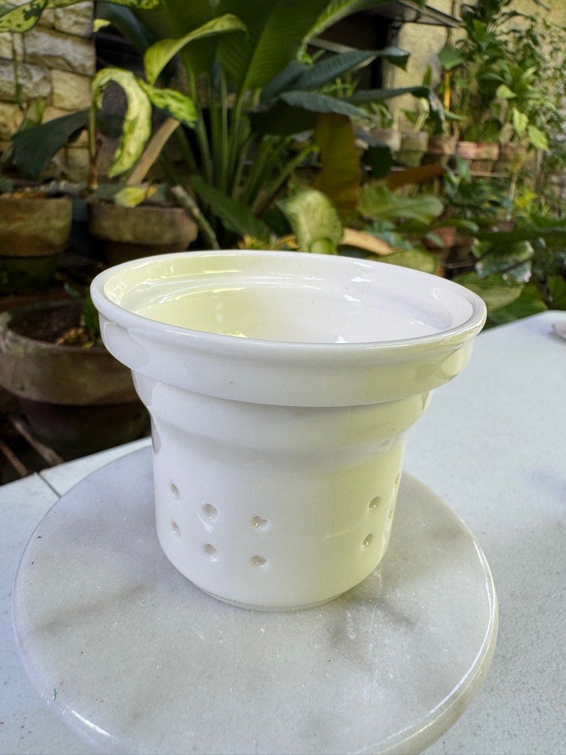 One piece porcelain tea strainer (Category: Coffee & Tea Tableware) located in Davao. Submitted by parteawares2 (Listing ID 1390423471, Image 1). Description: One piece porcelain tea strainer , bone china made in Japan . Perfect for your teapots which doesn’t have any strainer for your loose leaves .