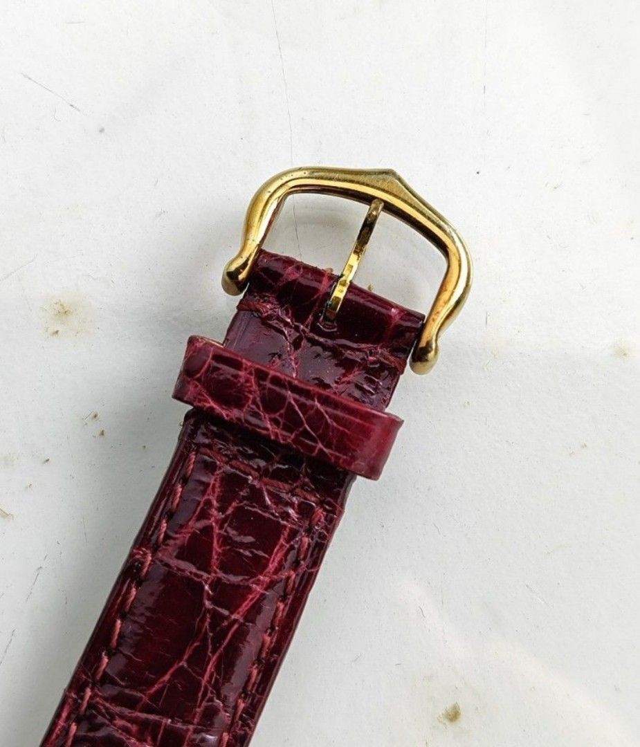 Original Must De Cartier Vendome (Category: Luxury Watches) located in San Juan City. Submitted by exclusivelyours (Listing ID 1390439745, Image 2). Description: Description of the watch posted in the last photo. PM if interested 😊.