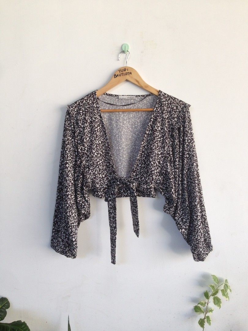 Pull&Bear Front tie longsleeve top (Category: Longsleeves) located in San Fernando. Submitted by hellokteesph (Listing ID 1390517444, Image 1). Description: pull&bear brand small size front tie like new used once.