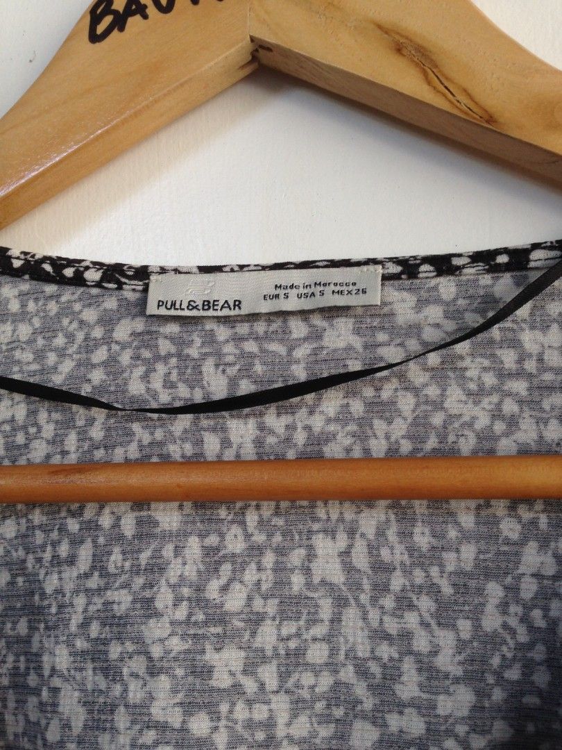 Pull&Bear Front tie longsleeve top (Category: Longsleeves) located in San Fernando. Submitted by hellokteesph (Listing ID 1390517444, Image 3). Description: pull&bear brand small size front tie like new used once.