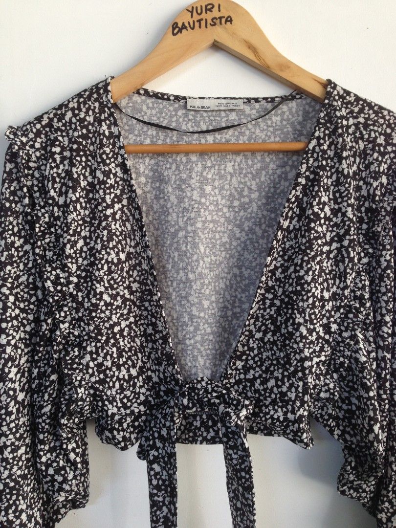 Pull&Bear Front tie longsleeve top (Category: Longsleeves) located in San Fernando. Submitted by hellokteesph (Listing ID 1390517444, Image 2). Description: pull&bear brand small size front tie like new used once.