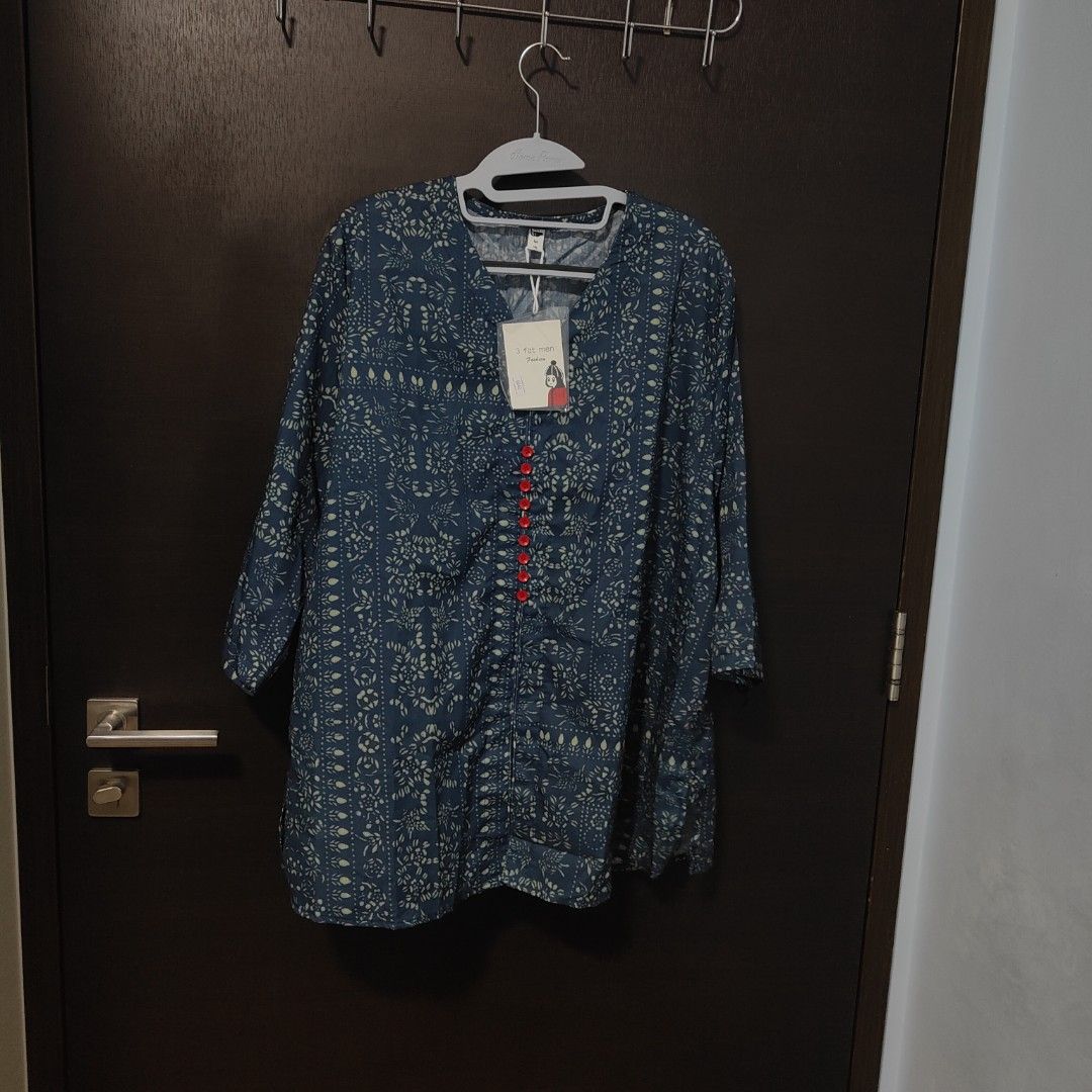 Red Button Patterned Blue Blouse (Category: Longsleeves) located in Singapore. Submitted by wanrenmi (Listing ID 1390579713, Image 1). Description: smooth and cooling to touch slightly thick material.