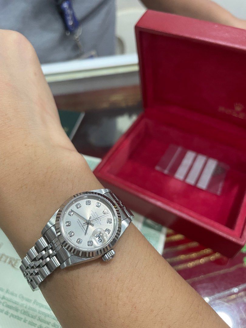 Rolex ladies watch (Category: Luxury Watches) located in Cebu City. Submitted by imrcemj (Listing ID 1390513575, Image 2). Description: ✨p r e l o v e d ✨ ROLEX Ladies 26mm Oyster Perpetual datejust with diamonds complete with orig rolex box extra link International warranty card 📩PM for serious buyers only 📍Tisa,Cebu City.