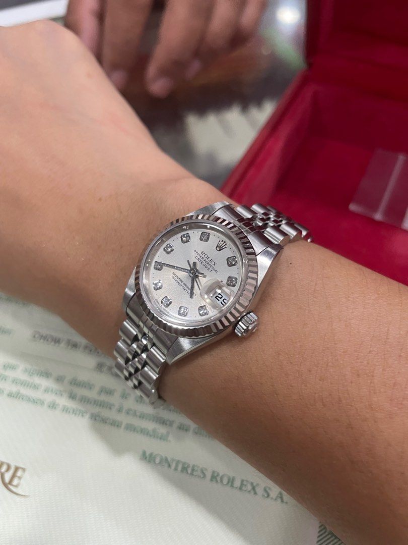 Rolex ladies watch (Category: Luxury Watches) located in Cebu City. Submitted by imrcemj (Listing ID 1390513575, Image 1). Description: ✨p r e l o v e d ✨ ROLEX Ladies 26mm Oyster Perpetual datejust with diamonds complete with orig rolex box extra link International warranty card 📩PM for serious buyers only 📍Tisa,Cebu City.