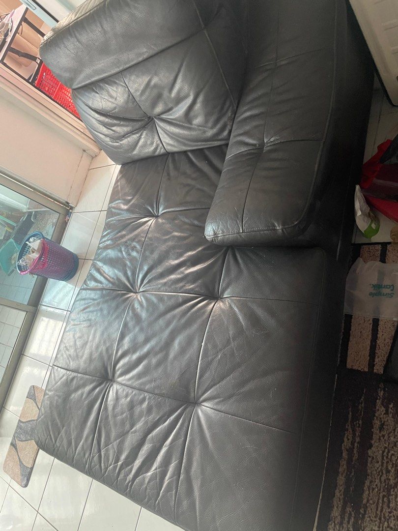Sofas (Category: Sofas) located in Kuala Lumpur. Submitted by ailefff (Listing ID 1390454383, Image 3). Description: free sofa but need to arrange own pick up at Bukit Jalil..