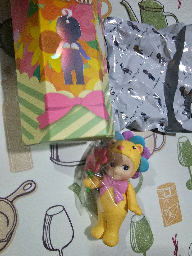 Sonny Angel mini figure [flower gift - daisy lion orange] (Category: Designer & Blind Box Toys) located in Las Pinas. Submitted by gl3nndita (Listing ID 1390525827, Image 1). Description: Dreams Original Open box, open foil.