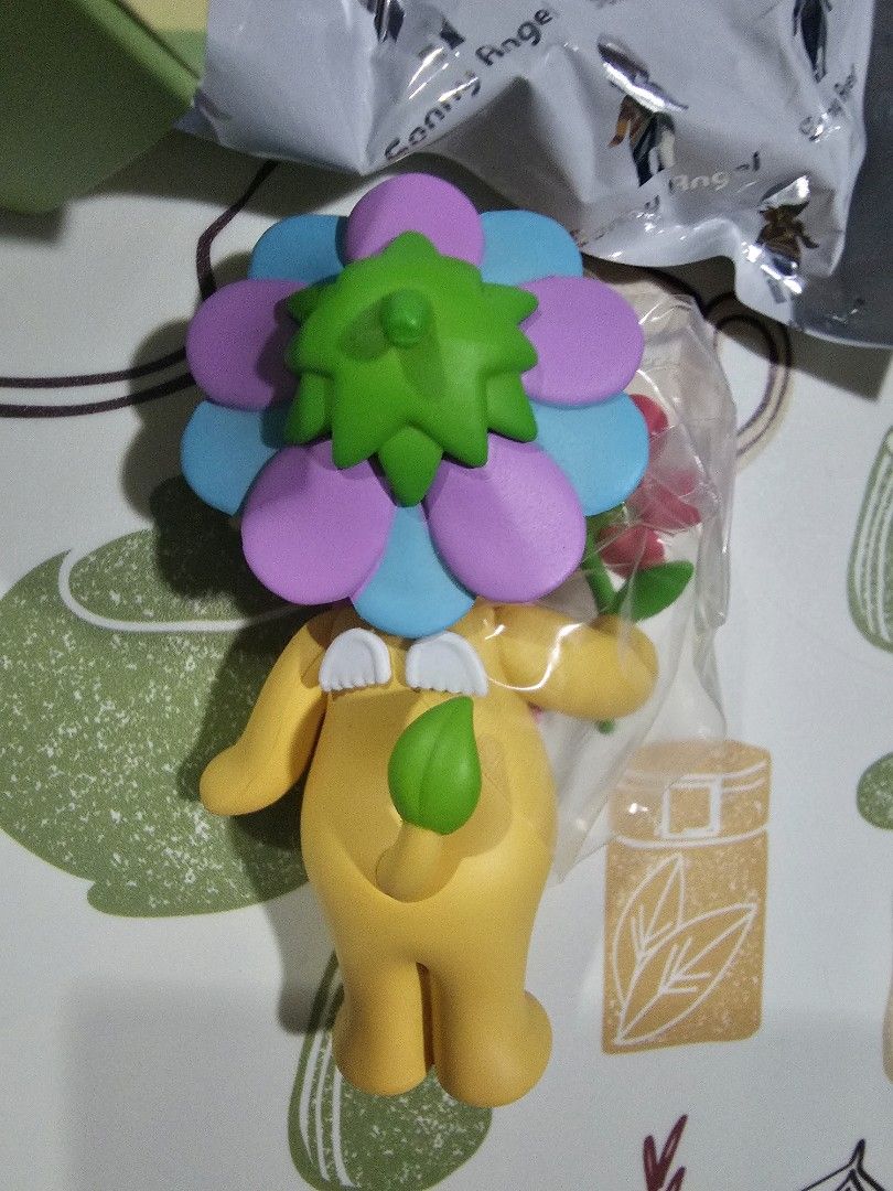 Sonny Angel mini figure [flower gift - daisy lion orange] (Category: Designer & Blind Box Toys) located in Las Pinas. Submitted by gl3nndita (Listing ID 1390525827, Image 3). Description: Dreams Original Open box, open foil.