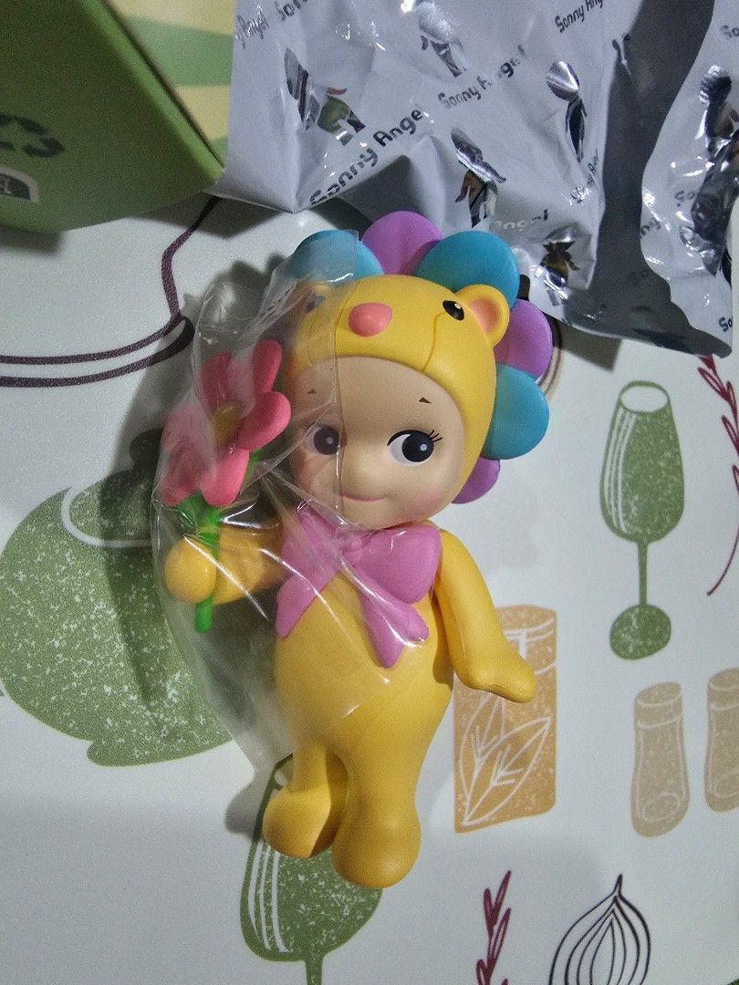 Sonny Angel mini figure [flower gift - daisy lion orange] (Category: Designer & Blind Box Toys) located in Las Pinas. Submitted by gl3nndita (Listing ID 1390525827, Image 2). Description: Dreams Original Open box, open foil.