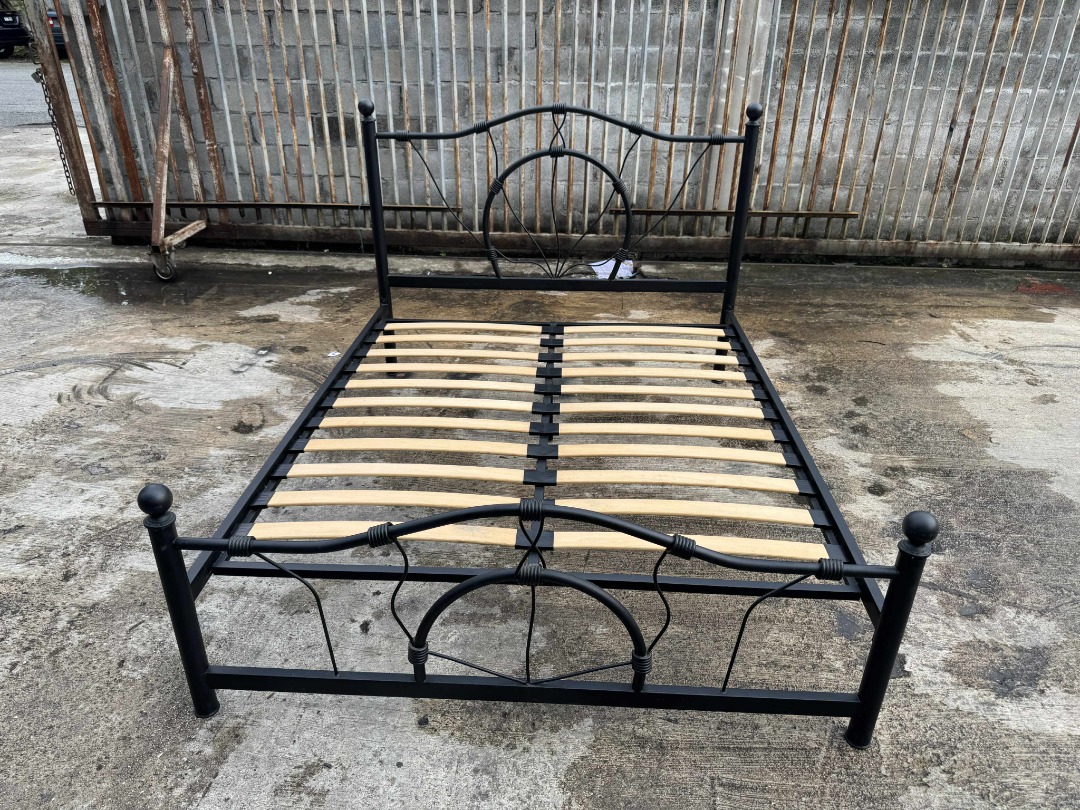 Steel Katil Queen Bed Frame Besi, Furniture & Home Living, Furniture ...
