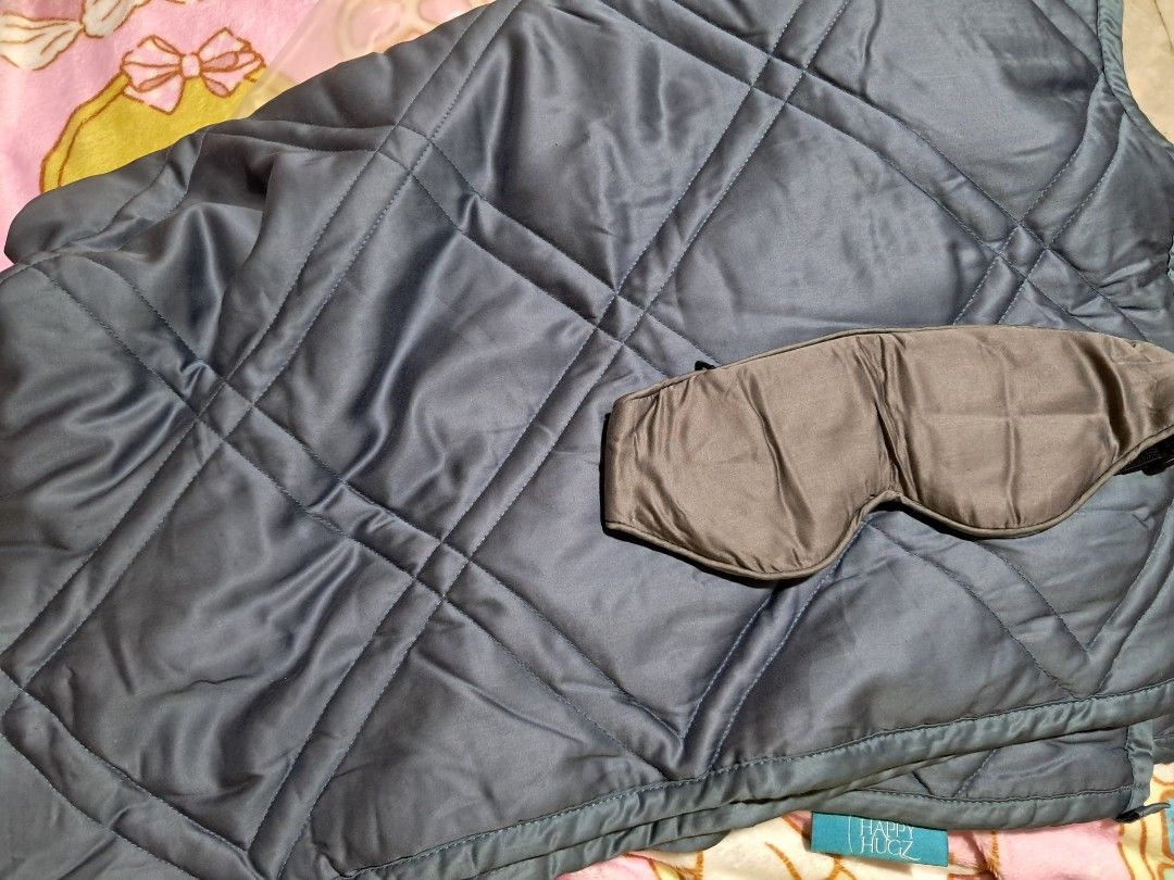TAKE ALL | Weighted blanket and eye mask (Category: Bedding & Towels) located in Paranaque City. Submitted by mariascloset777 (Listing ID 1390507610, Image 1). Description: - rarely used - na-store lang -no damage - the yung blanket small size lang siza. parang pang batang size ganon. 📍Parañaque (near PITX and Ayala Malls area) - LALAMOVE ONLY since medyo mabigat po itong items. - AKO PO ANG MAGBBOOK - NO MEETUPS - SF will be shouldered by the b