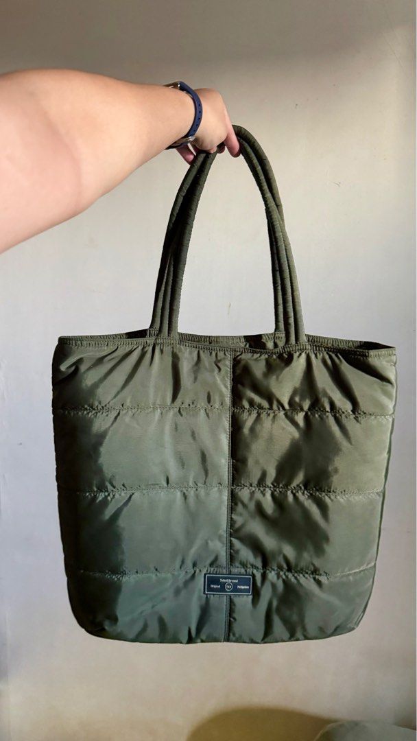 Totes & Beyond Puffer Shopper Bag Large in Fatigue (Category: Tote Bags) located in Manila. Submitted by kbeefinds (Listing ID 1390509520, Image 1). Description: RFS: decluttering. MOP: BPI, GCash, Maya I mostly used this as a work bag. Well taken care of. Large: 17H x 18.5W (inches) Magnetic closer. 3 inside pocket. Water resistant material used for exterior and lining. 3-layer padding for whole body. Padded strap for comfort. Washable, read car