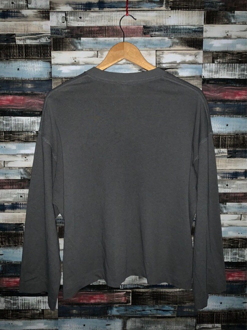 Uniqlo Crop Sweatshirt M (Category: Tshirts & Polo Shirts ) located in Cagayan de Oro. Submitted by bikermike7 (Listing ID 1390567920, Image 2). Description: Size: Medium Dimes: 25X23.5 inches Crop Style Like new‼️.