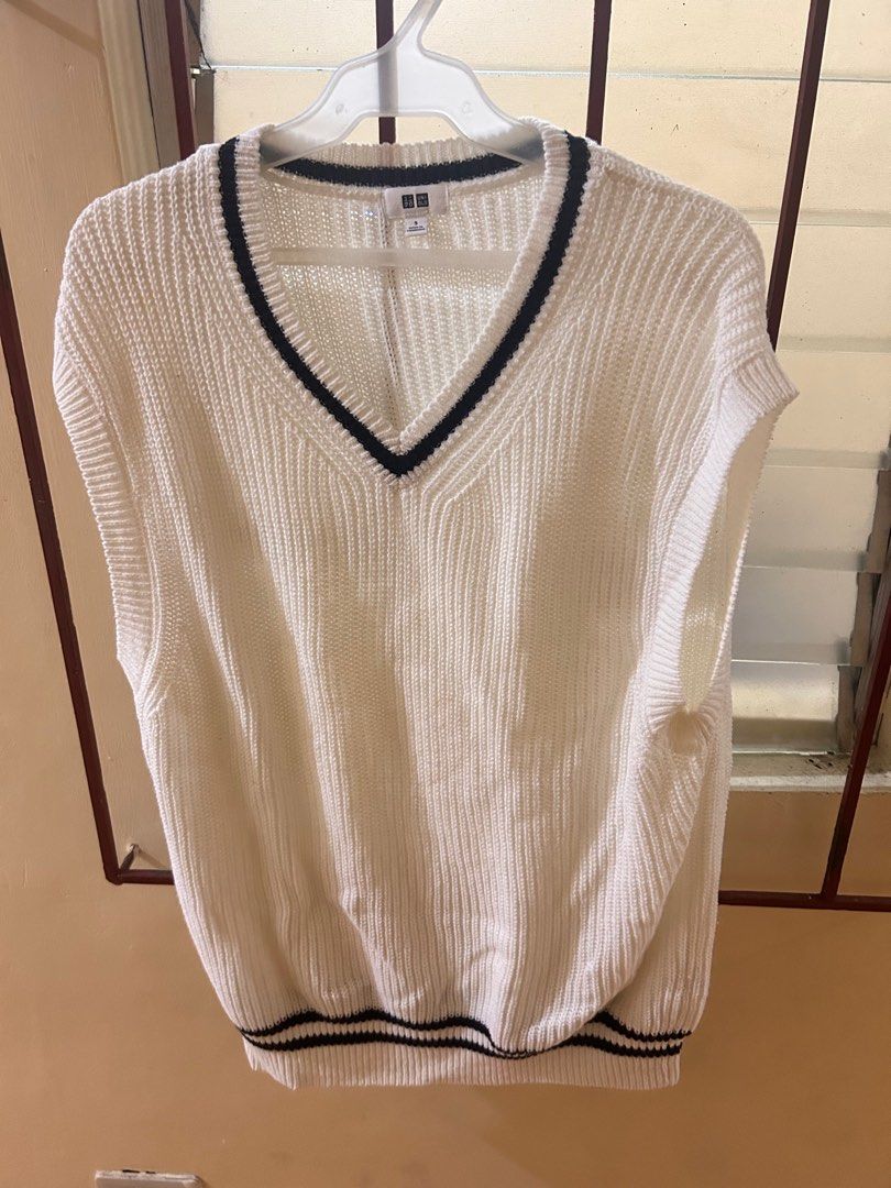 uniqlo oversized Vest Top (Category: Others Tops) located in Manila. Submitted by reendeclutter_ (Listing ID 1390598085, Image 1). Description: .