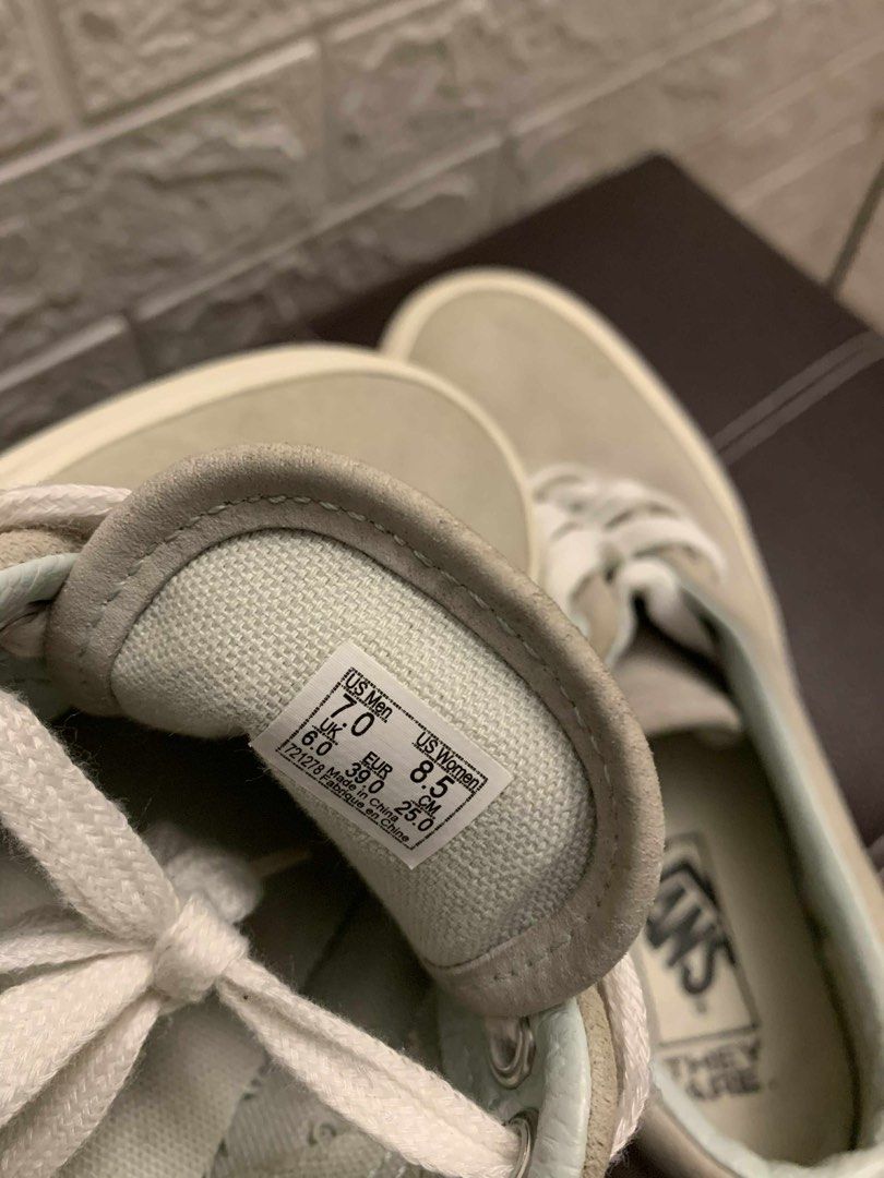 VANS They Are (Category: Sneakers) located in Paranaque City. Submitted by psyduuck (Listing ID 1390594101, Image 3). Description: Unisex, like new RFS: For tuition.