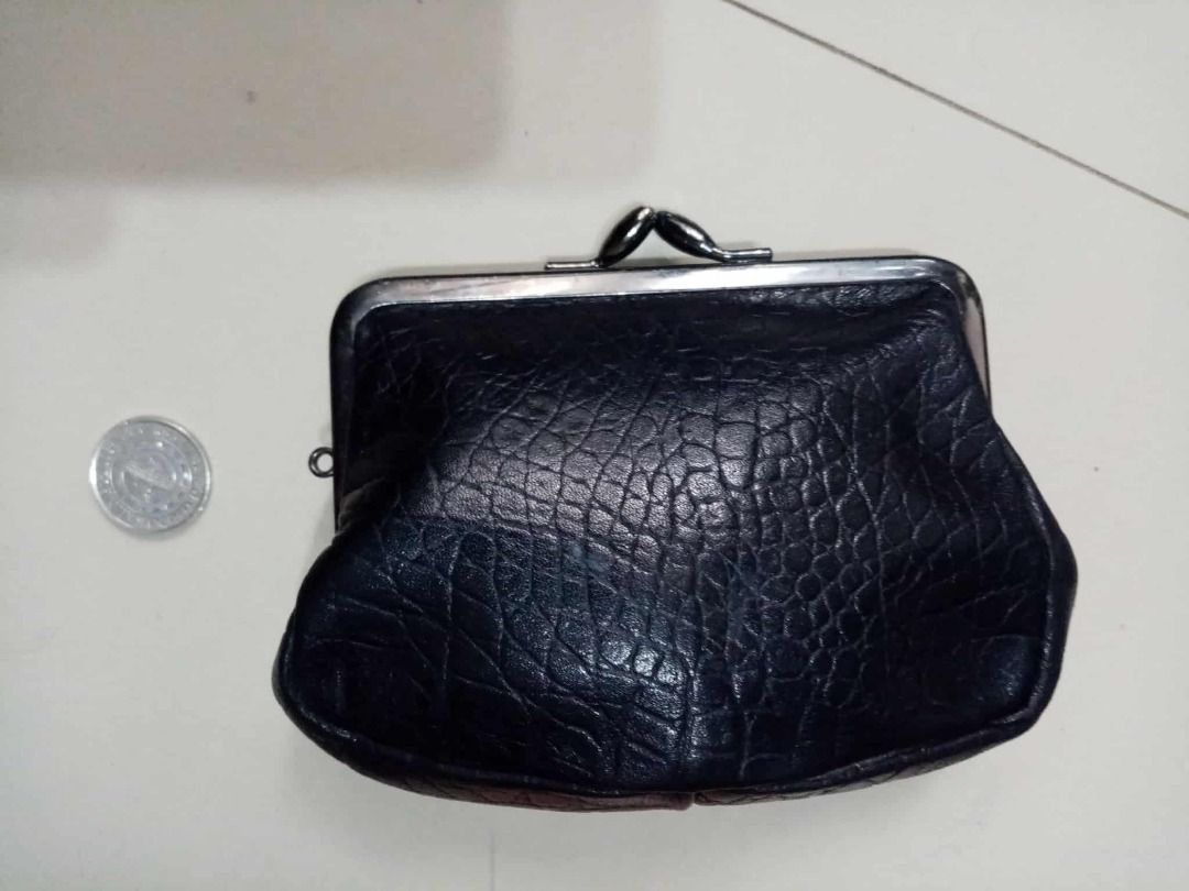 Vintage Crocodile leather large coin purse mint condition Php700. (Category: Wallets & Card holders) located in Manila. Submitted by houseofcut11763 (Listing ID 1390423952, Image 2). Description: Vintage Crocodile leather large coin purse; mint condition Php700..