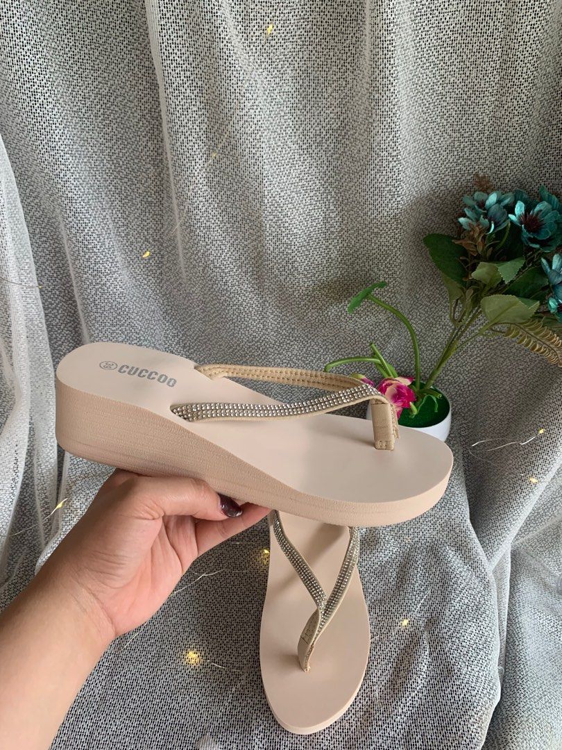 Wedge comfortable sandals (Category: Wedges) located in Quezon City. Submitted by vnc.fashion.shop (Listing ID 1390597624, Image 2). Description: Brandnew SIZE ON TAG:39 INSOLE CM:24.5 BEST FIT:39 HEELS HEIGHT:1.7 .