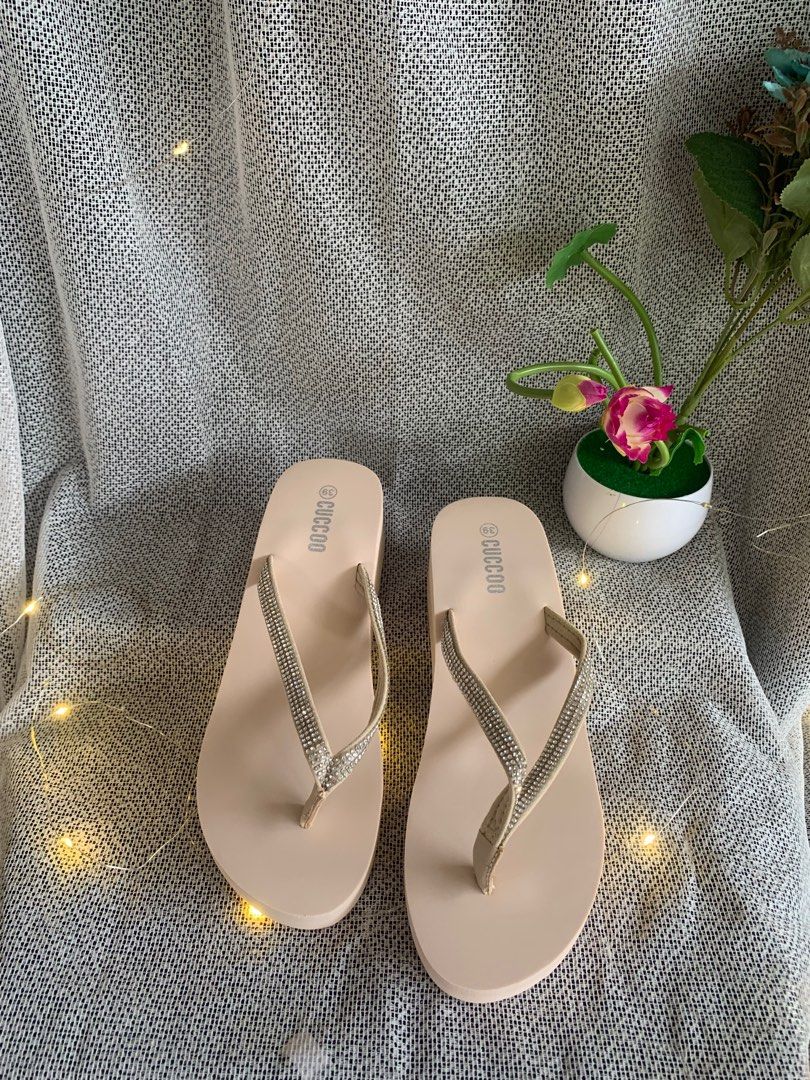Wedge comfortable sandals (Category: Wedges) located in Quezon City. Submitted by vnc.fashion.shop (Listing ID 1390597624, Image 1). Description: Brandnew SIZE ON TAG:39 INSOLE CM:24.5 BEST FIT:39 HEELS HEIGHT:1.7 .