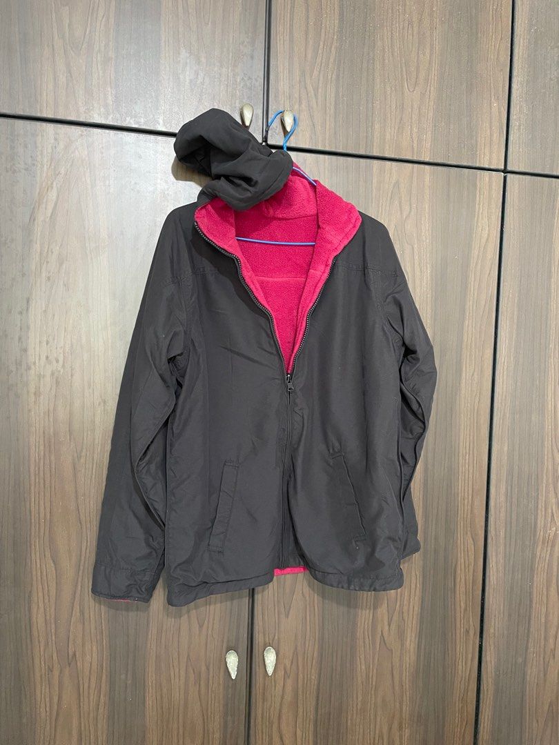 Winter Jacket (Category: Coats, Jackets and Outerwear) located in Singapore. Submitted by joannareis (Listing ID 1390447921, Image 1). Description: 2 sided wear, with hood.