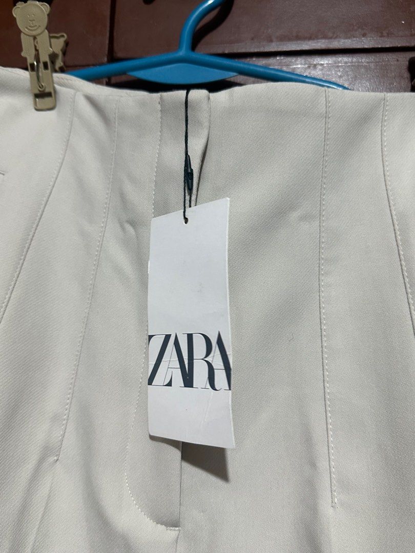 Zara Trousers BNEW (Category: Other Bottoms) located in Manila. Submitted by helpmeedeclutter__ (Listing ID 1390450321, Image 1). Description: Size Small Made in Turkey with tag Last photo: Mika Salamanca wearing the same trouser pants in different color.