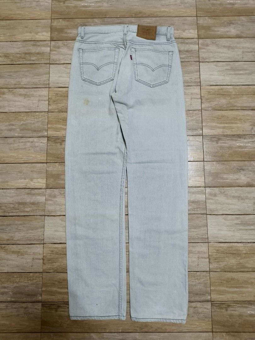 90s Levis 501 vintage jeans (Category: Jeans) located in Siniloan. Submitted by talktotheroses (Listing ID 1395643672, Image 2). Description: • waist 31 length 43 • made in usa • used condition • issue last pic.