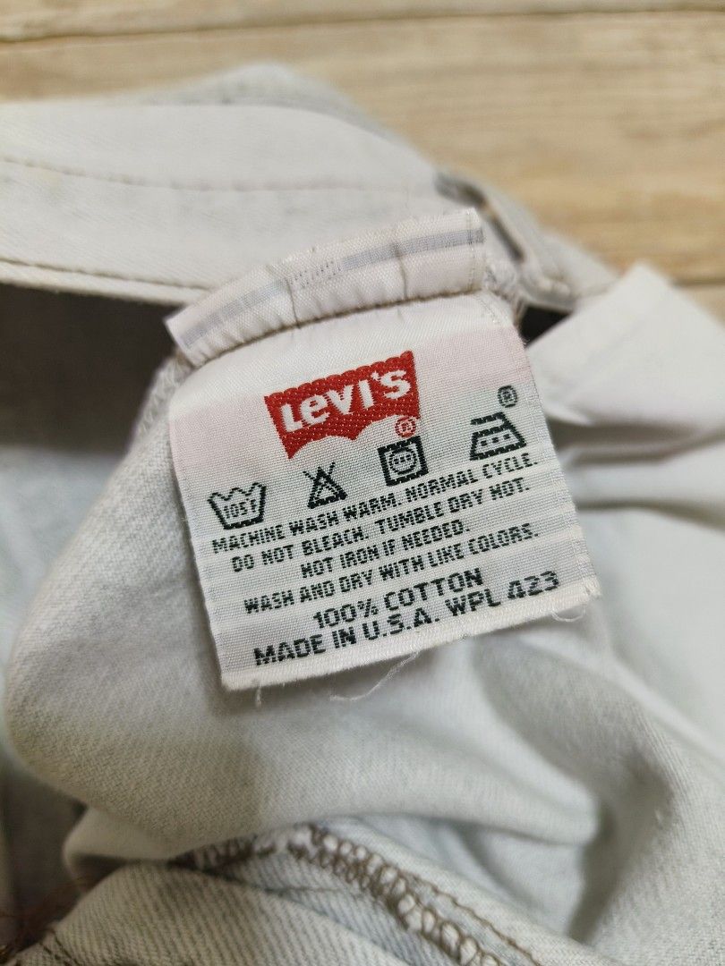 90s Levis 501 vintage jeans (Category: Jeans) located in Siniloan. Submitted by talktotheroses (Listing ID 1395643672, Image 3). Description: • waist 31 length 43 • made in usa • used condition • issue last pic.