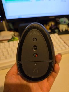 【電玩】 Logitech LIFT Vertical Ergonomic Mouse 藍牙無線人體工學垂直滑鼠 - 右手 黑色