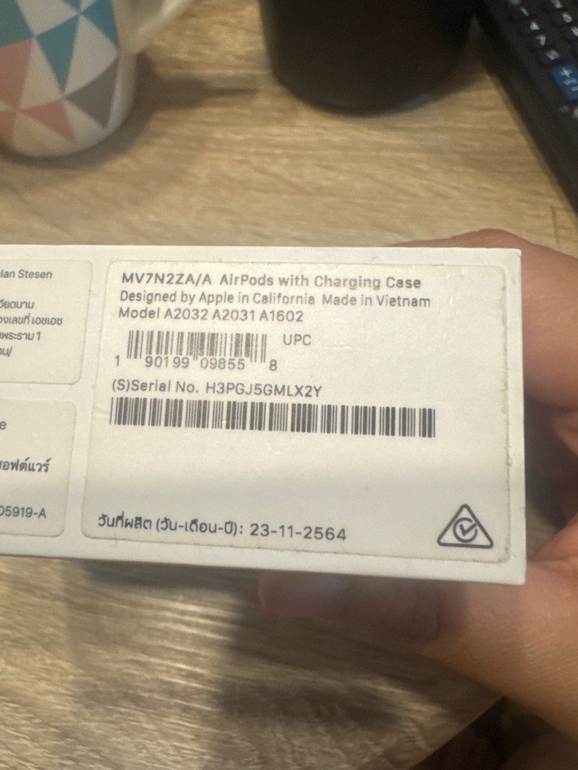 Airpods Gen 2 (Category: Earphones) located in Makati City. Submitted by sm0302 (Listing ID 1351252534, Image 3). Description: Airpods Gen 2, looks brand new except for the right ear with flaws but doesn’t affect sounds With brand new unused cable.