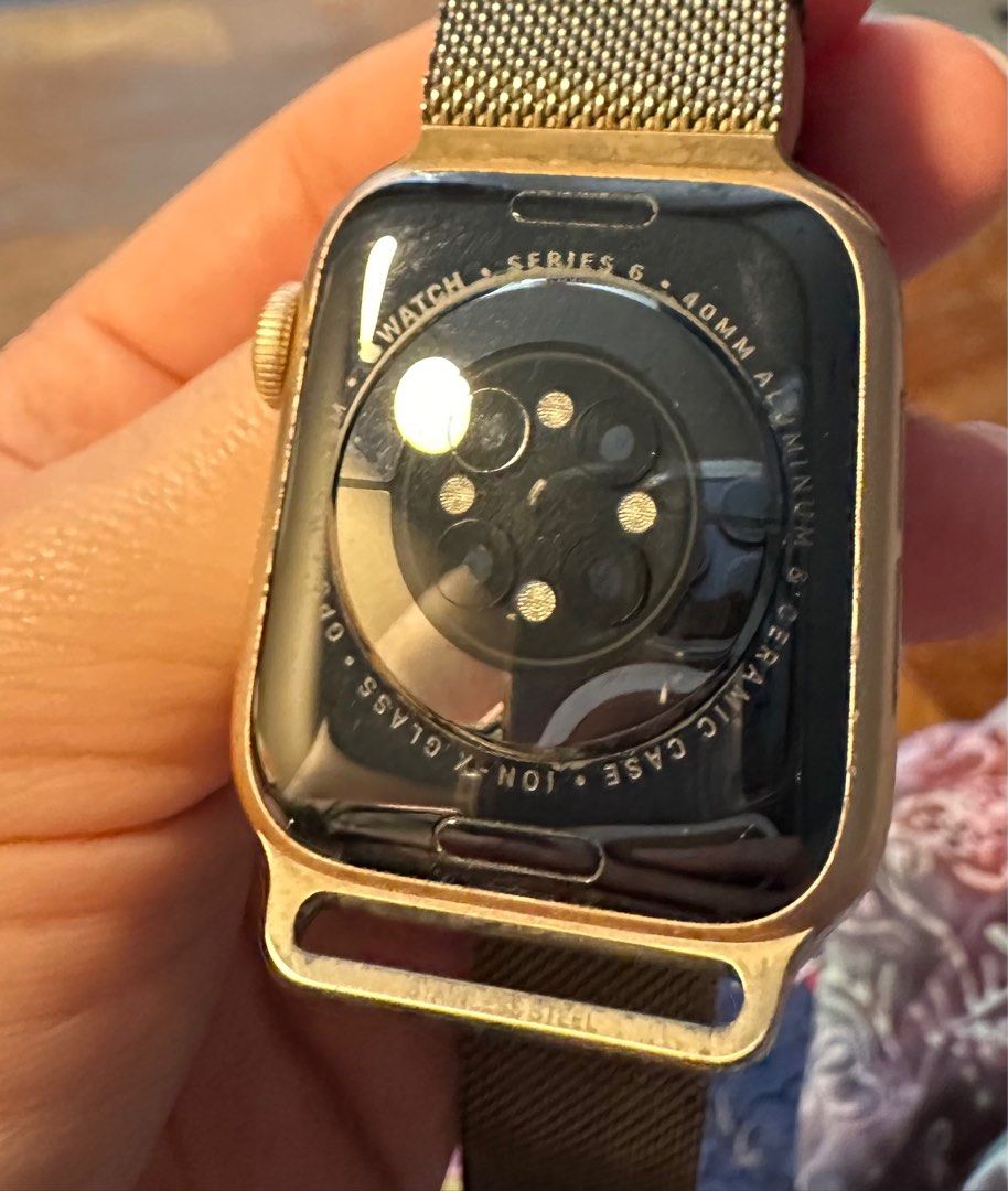 Refurbished Apple Watch Series 40mm Gold Aluminum Apple Watch SE