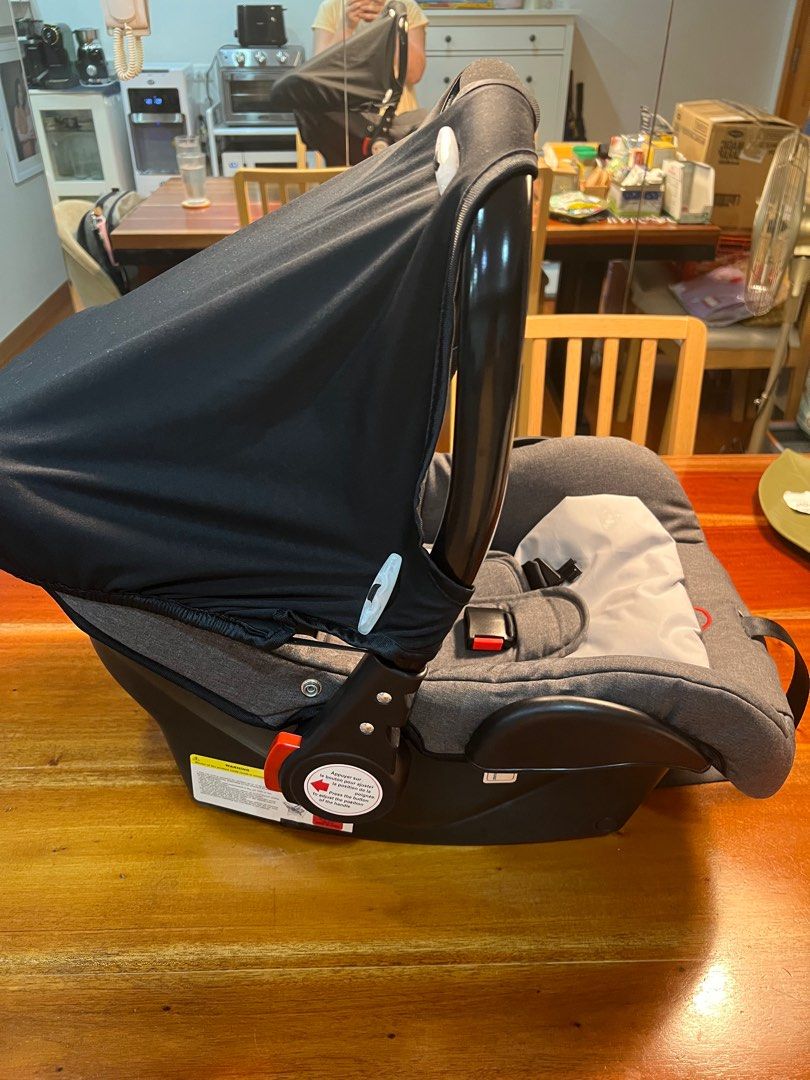 Baby Car Seat with Canopy (Category: Car Seats) located in Mandaluyong City. Submitted by prannymommy (Listing ID 1395650610, Image 2). Description: Looping Squizz carseat provides convenient transfers from car to stroller in one-click. It makes it easier to move baby from car to stroller and back. Use it with your Looping Squizz Stroller by removing its standard seat and replacing it with the Looping Squizz Car Seat for a more convenient travel 