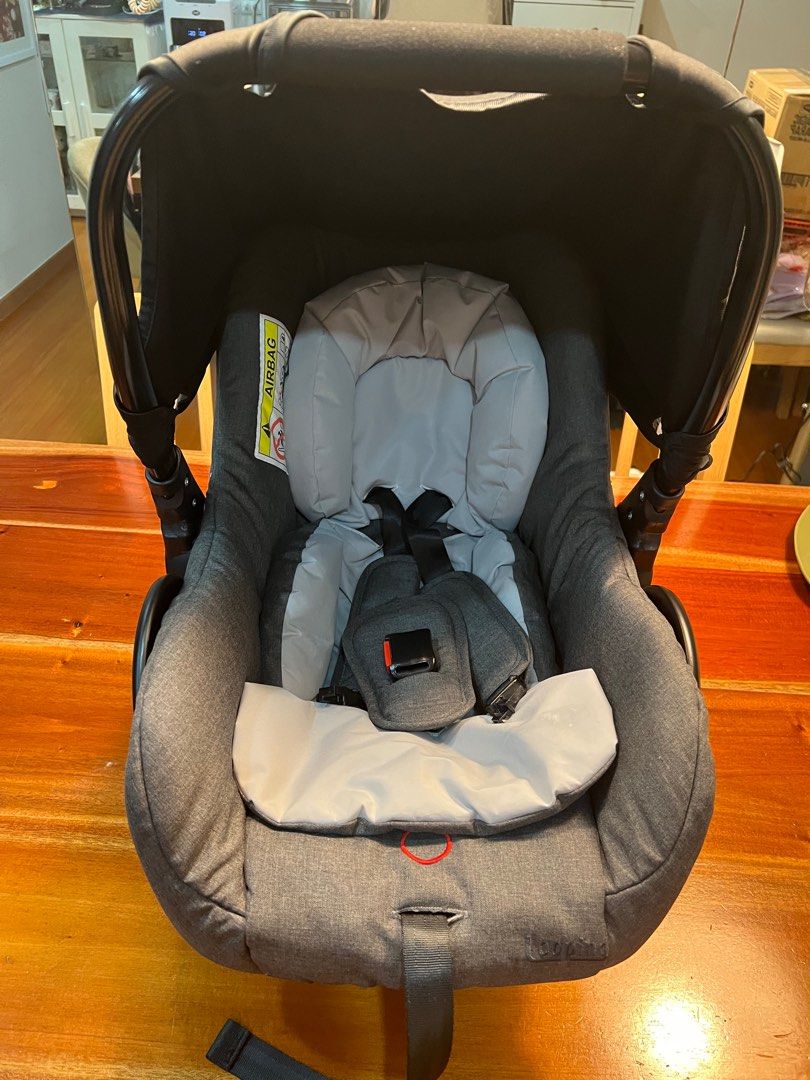 Baby Car Seat with Canopy (Category: Car Seats) located in Mandaluyong City. Submitted by prannymommy (Listing ID 1395650610, Image 3). Description: Looping Squizz carseat provides convenient transfers from car to stroller in one-click. It makes it easier to move baby from car to stroller and back. Use it with your Looping Squizz Stroller by removing its standard seat and replacing it with the Looping Squizz Car Seat for a more convenient travel 