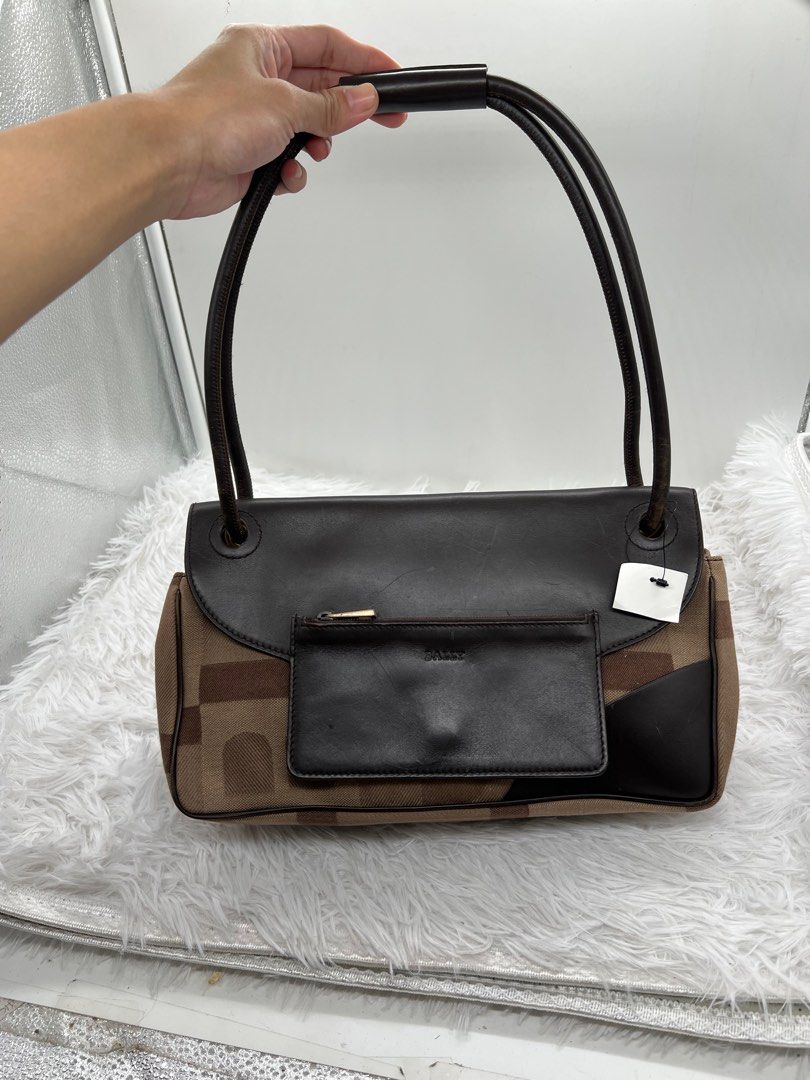 Bally canvas leather brown kili bag (Category: Shoulder Bags) located in Kawit. Submitted by aellavier2 (Listing ID 1395575147, Image 1). Description: original signs of use. no damage.