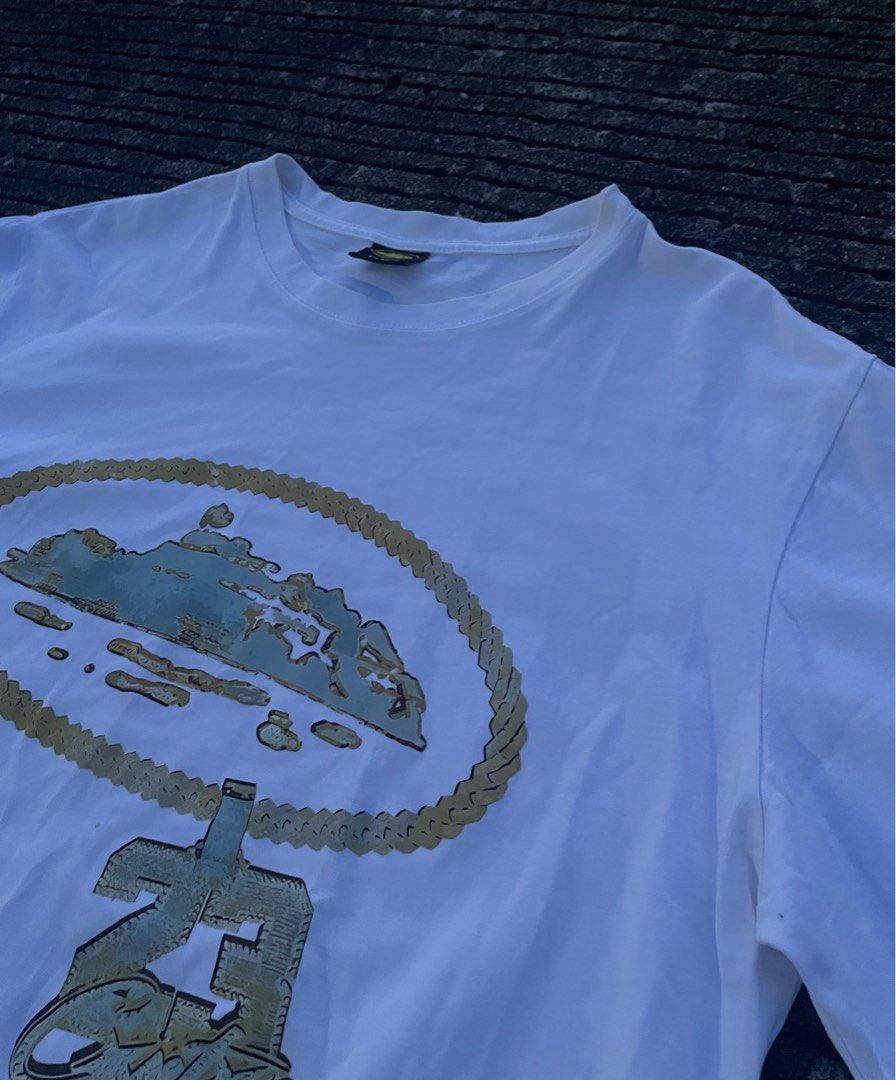 Corteiz x Central Cee (Off) (Category: Tshirts & Polo Shirts ) located in Manila. Submitted by theantiquaph (Listing ID 1395576602, Image 2). Description: - 23x29 fit to XL - No flaws - 9/10 - 500 Color may vary due to lightings #antiquavail #theantiquaph #thrifts #thrift #corteiz.