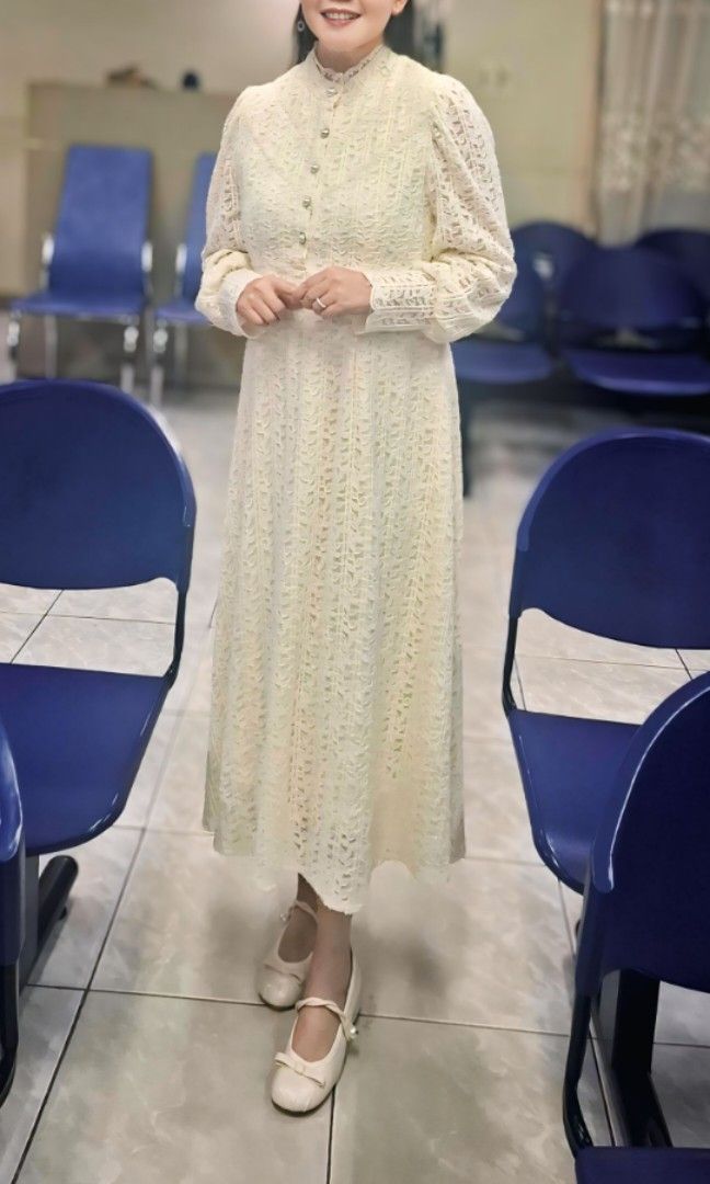 Dazy Apricot Lace Dress (Category: Dresses) located in Paranaque City. Submitted by Mayelc (Listing ID 1393501851, Image 1). Description: Selling this elegant and classy Dazy Dress from Shein Used once size large elegant lace dress.