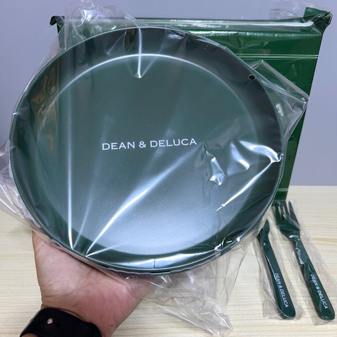 Dean & DeLuca Plate and Fork Set - Php 500/set Dimensions Plate: Approx. 23cm diameter x 3cm height Fork: Approx. 18cm length x 3cm width (Category: Dinnerware & Cutlery) located in Davao. Submitted by pandorastoybox (Listing ID 1395616913, Image 1). Description: Dean & DeLuca Plate and Fork Set (green) - Php 500/set *last photo for reference Material: Bamboo fiber, Melamine resin Dimensions Plate: Approx. 23cm diameter x 3cm height Fork: Approx.