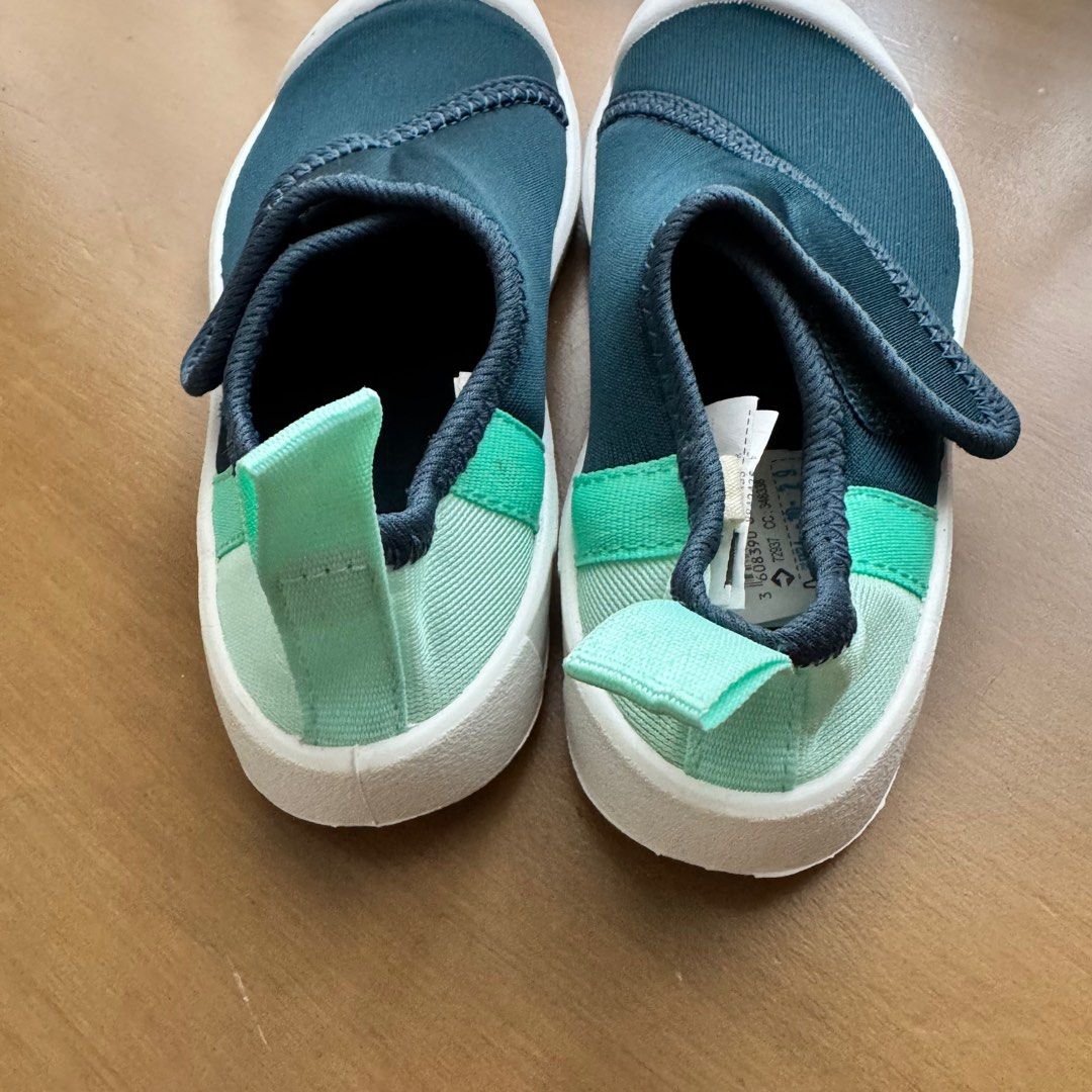 Decathlon Aquashoes 120 Kid Laguna (Category: Babies & Kids Fashion) located in Pasig City. Submitted by speciallyselected (Listing ID 1395572916, Image 3). Description: - Decathlon Aquashoes 120 Kid water shoes - Color: Navy blue and mint green - Size: EU 28/29, US 10.5C/11.5C, UK 9.5C-10.5C - Features: - Velcro strap for easy wear - Pull tab at the back - White sole - Made in China - brand new but w/o tag.