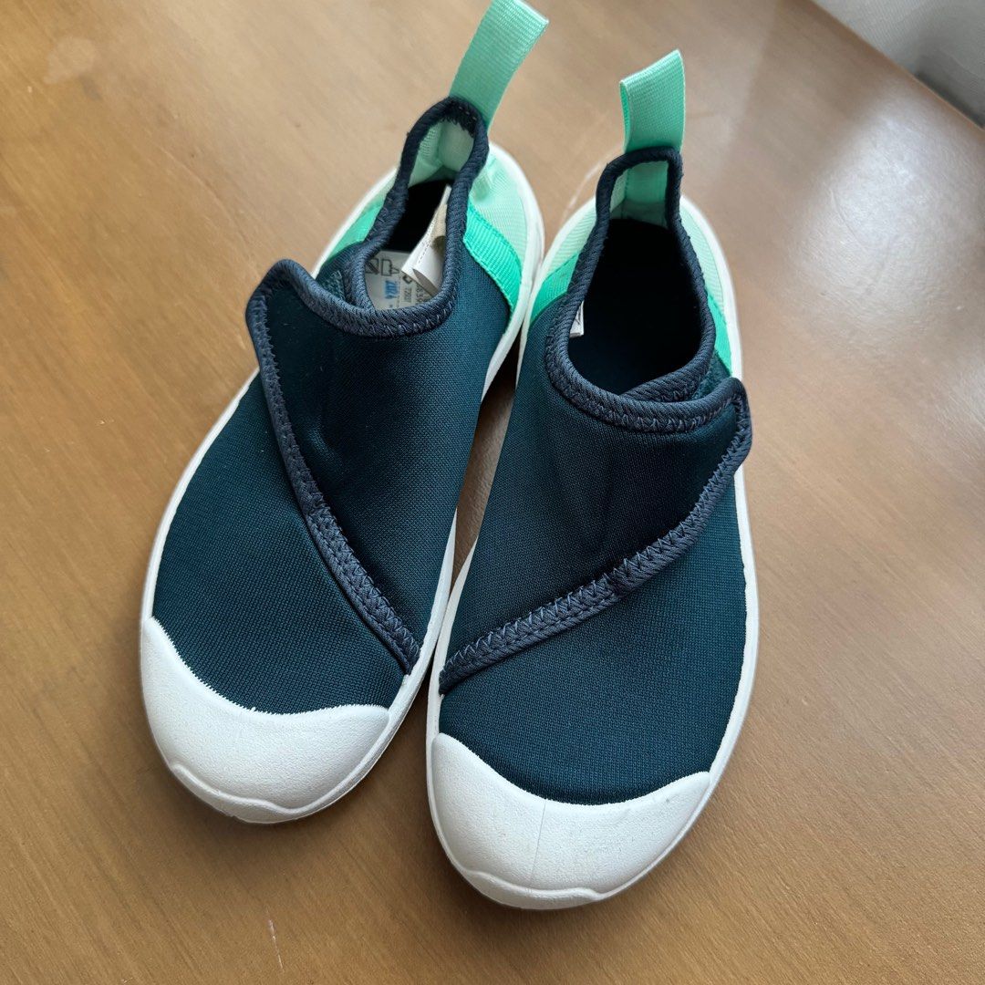 Decathlon Aquashoes 120 Kid Laguna (Category: Babies & Kids Fashion) located in Pasig City. Submitted by speciallyselected (Listing ID 1395572916, Image 1). Description: - Decathlon Aquashoes 120 Kid water shoes - Color: Navy blue and mint green - Size: EU 28/29, US 10.5C/11.5C, UK 9.5C-10.5C - Features: - Velcro strap for easy wear - Pull tab at the back - White sole - Made in China - brand new but w/o tag.