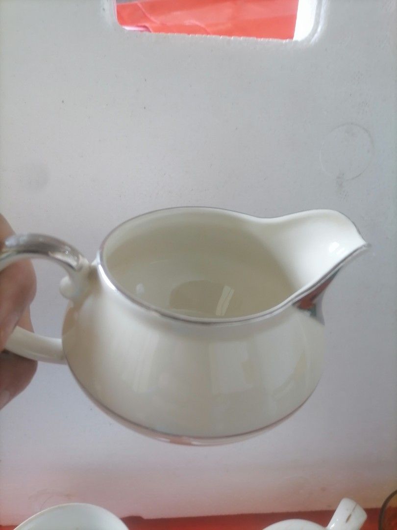 Decluttering Sale (Category: Dinnerware & Cutlery) located in Cabuyao City. Submitted by ariel.serrano (Listing ID 1395730428, Image 3). Description: - Decluttering sale. - Location is Cabuyao laguna - Delivery thru lalamove..