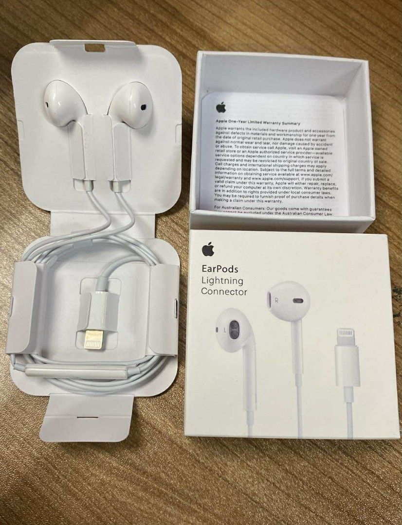 Earpods Lightning connector earphone (Category: Headphones & Headsets) located in Manila. Submitted by milasgadgetph (Listing ID 1395541607, Image 1). Description: earpods Lightning connector earphone 💯 high quality 💯 bass boasted 💯 bnew mod: lalamove|jnt payment: gcash cash on delivery bpi(bank transfer).