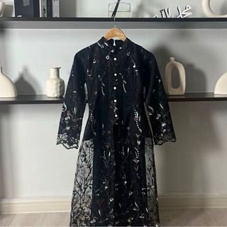 (Category: ) located in . Submitted by rewarewardrobe (Listing ID 1395641462, Image 1). Description: .