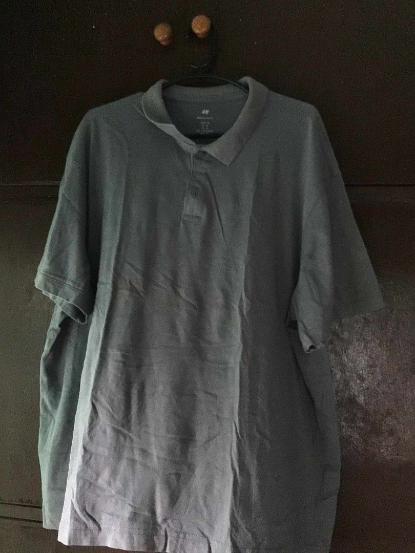 H&M Regular Fit Polo Shirt (Category: Tshirts & Polo Shirts ) located in General Trias. Submitted by dunht (Listing ID 1395624959, Image 1). Description: Color Gray 9/10 Size: 22x25 boxy fit.